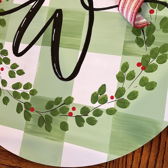 LIKE NEW GREEN PLAID ‘W’ DOOR CHRISTMAS HANGER WITH REMOVABLE BOW - Picture 5 of 8